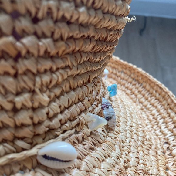 Seashell 🐚 & Stone-Trimmed Sun Hat ☀️ - Picture 4 of 6